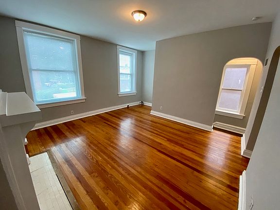 3rd image of 3618 Bamberger Ave