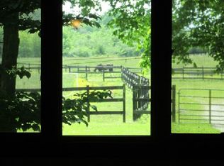 1955 Country Club Rd, Carbondale, IL 62903