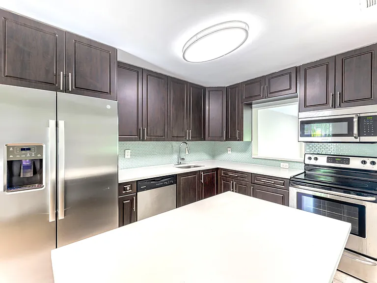 660 Coventry St #6 — Photo 11