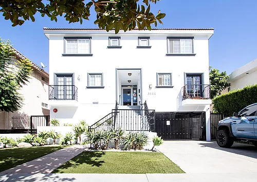 Discover Modern Townhome Living in Palms - 1 & 2 Bedrooms Available, Moments from Culver City! Photo 1