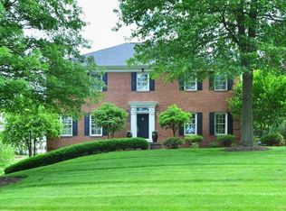 302 Crystal Lake Ln, Coraopolis, PA 15108