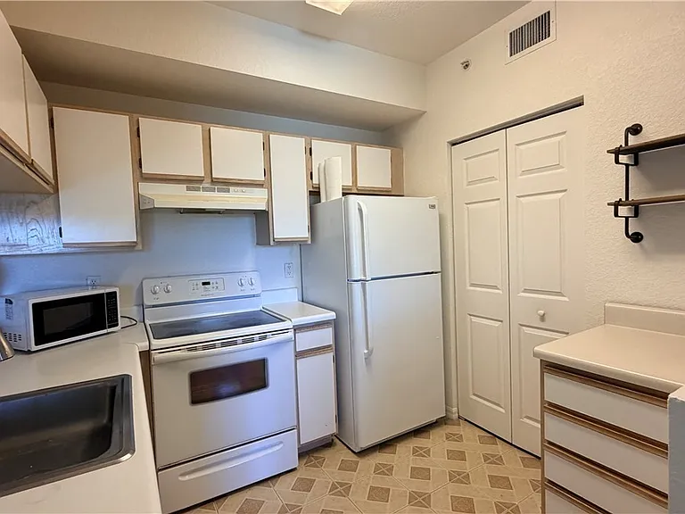6490 Aragon Way #205 — Photo 33