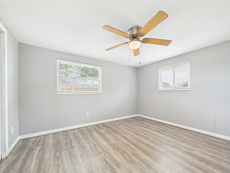 605 S Disston Ave #1/2 — Photo 10