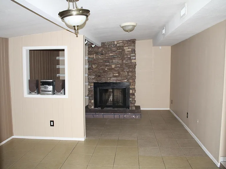 1859 E Florian Ave — Photo 14