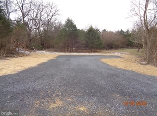 2 Martin Payne Rd, Kearneysville, WV 25430
