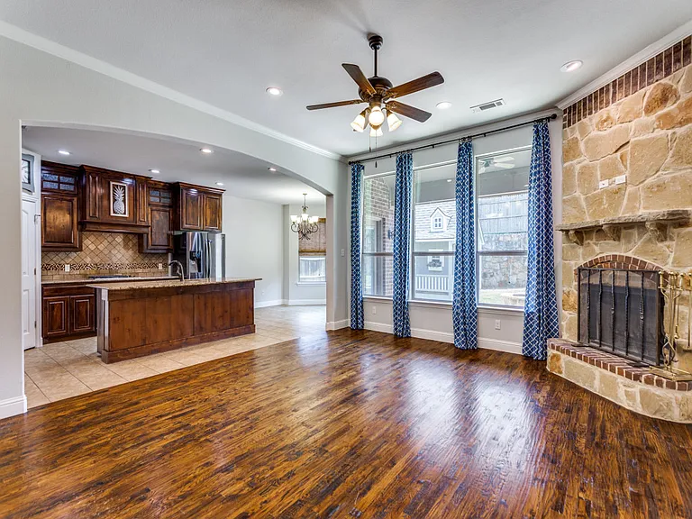 10961 Silver Horn Dr — Photo 3