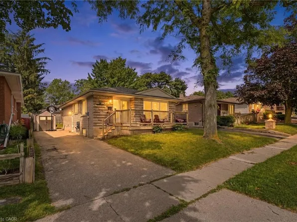 22 Mark Cres, Cambridge, ON N1S 4A3