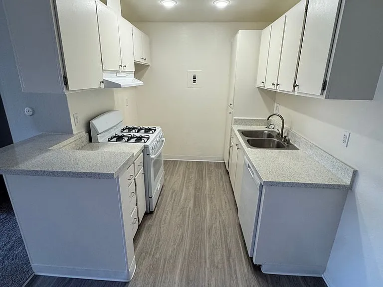 1219 N State College Blvd — Photo 27
