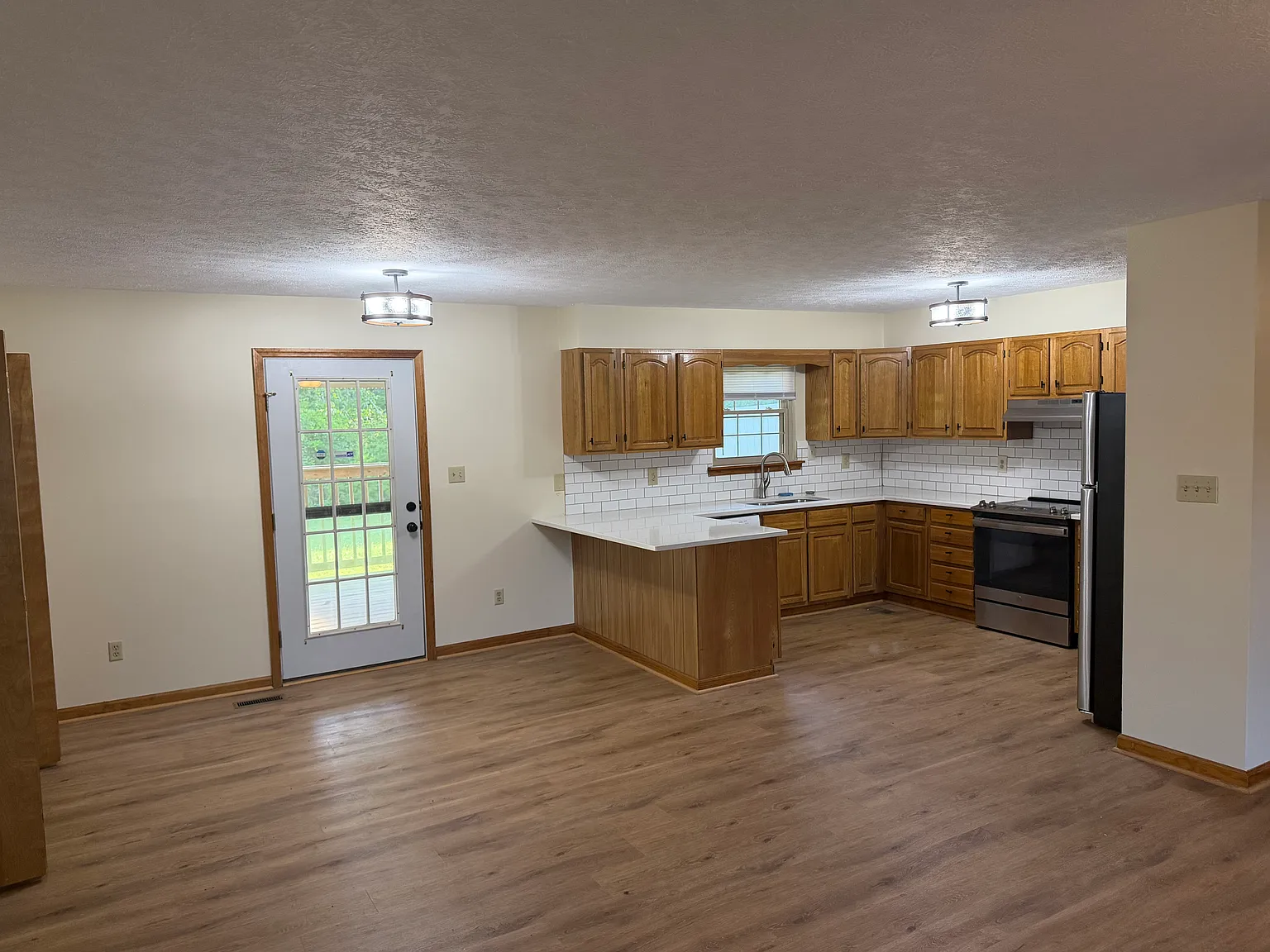 2 bed, 1200 sqft, $1,900 — Photo 2