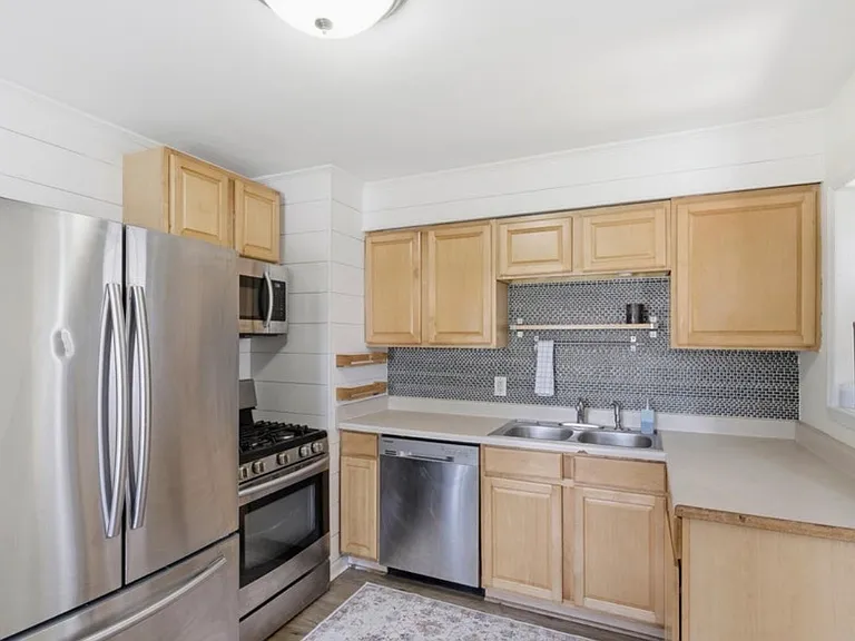 427 Harris Pl — Photo 4