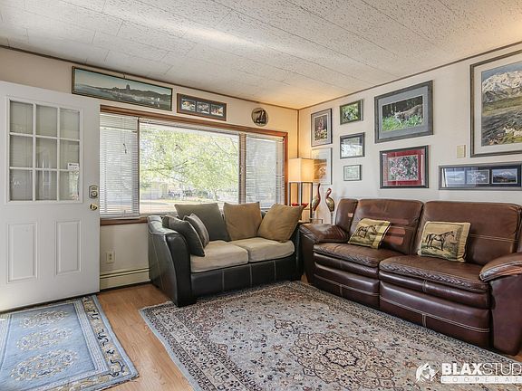 5th image of 221 Bentley Dr