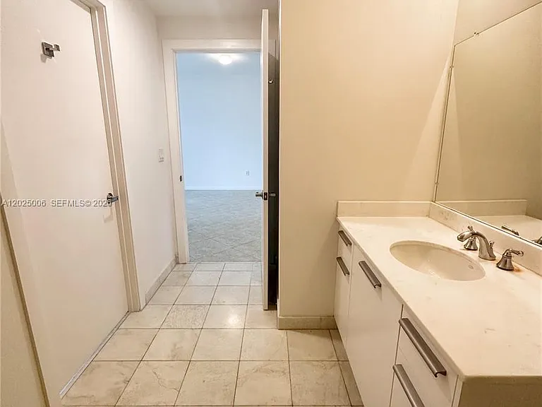 1060 Brickell Ave #2515 — Photo 15