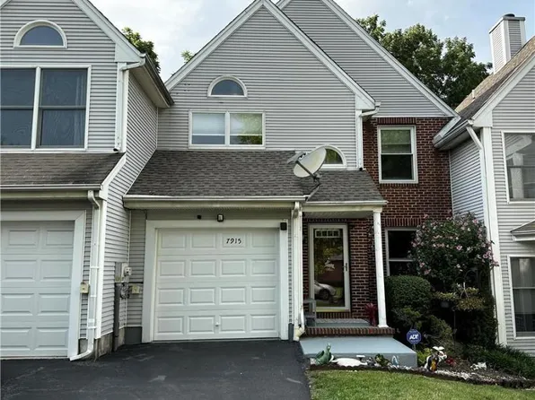 7915 Cross Creek Cir, Breinigsville, PA 18031