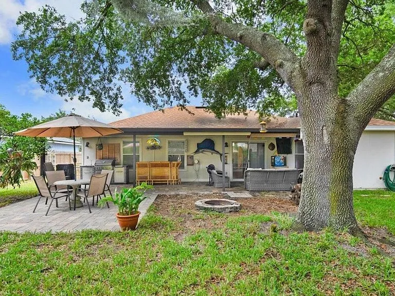 3376 International Village Dr W — Photo 19