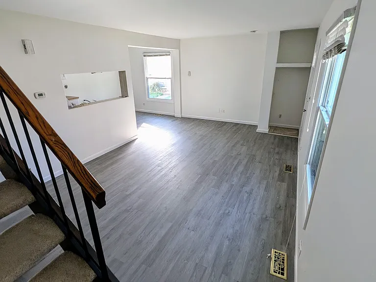233 Sunset Ct #233 — Photo 2