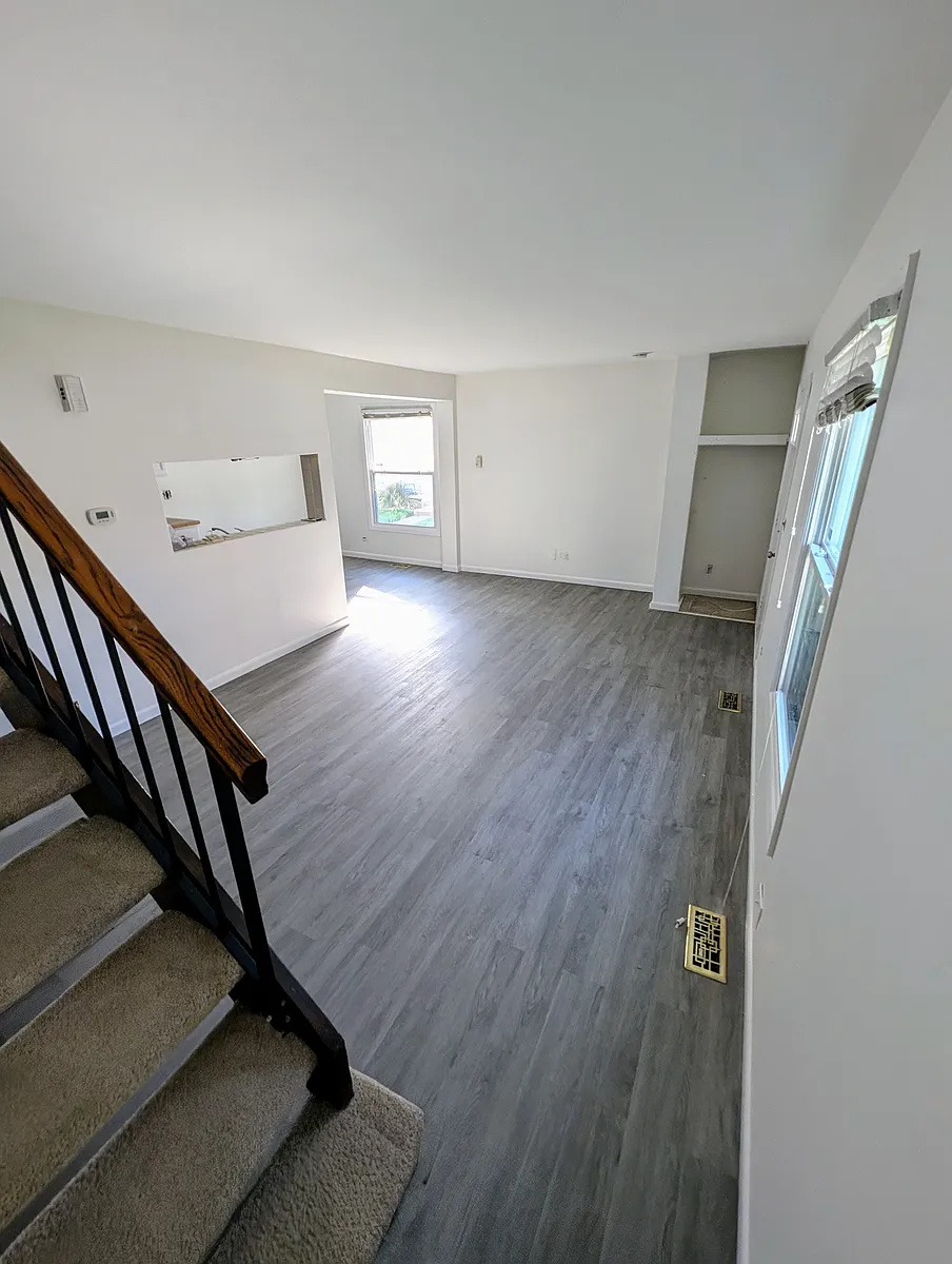 Building Photo - 233 Sunset Ct #233