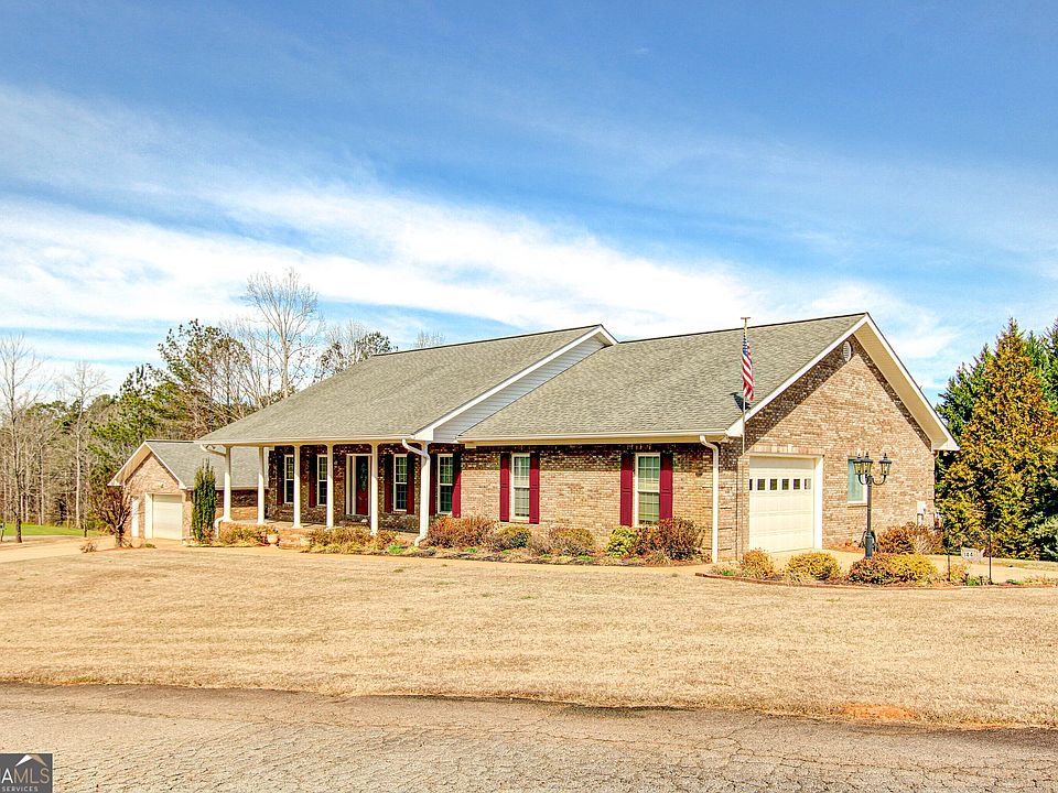 1st image of 144 Bluffs Cir