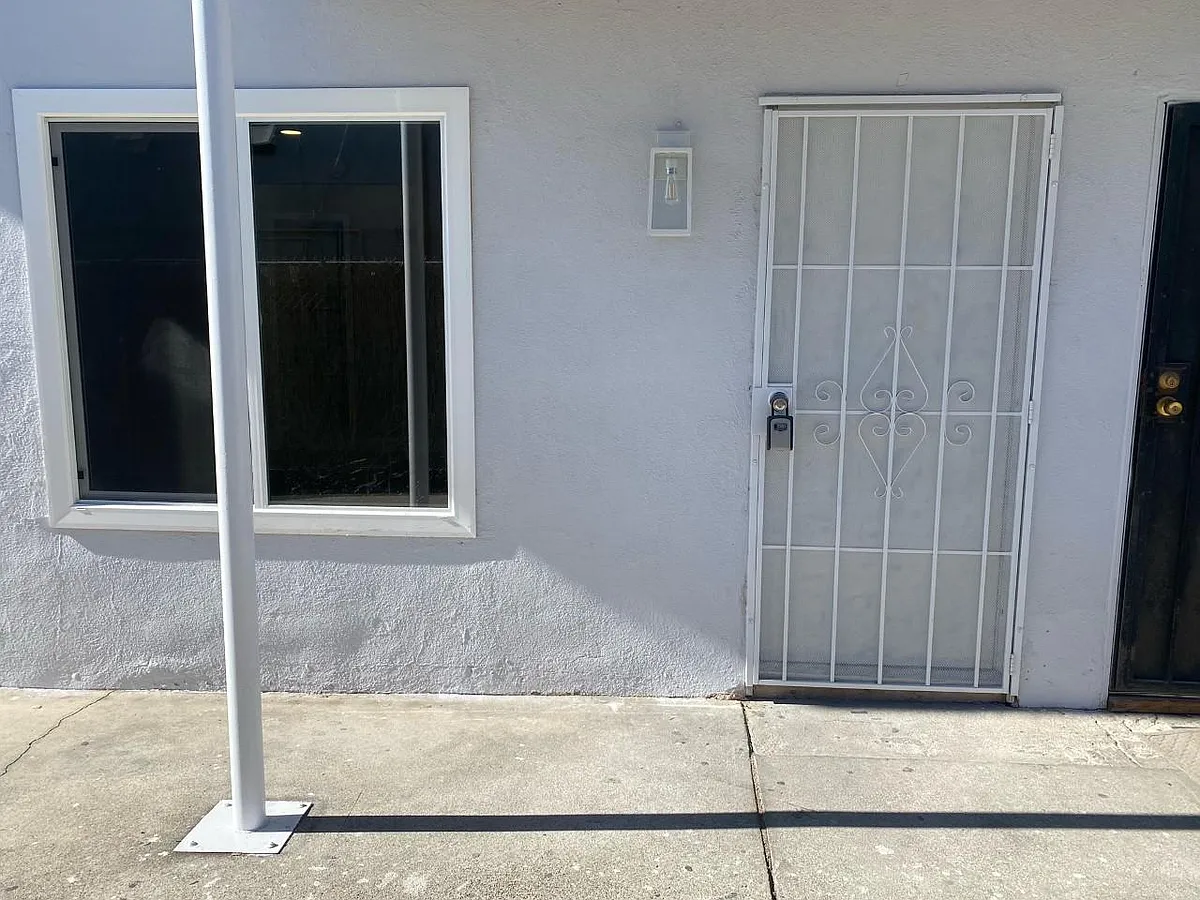 Building Photo - 1057 E Hyde Park Blvd #A