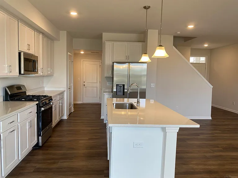 8783 Pioneer St — Photo 11