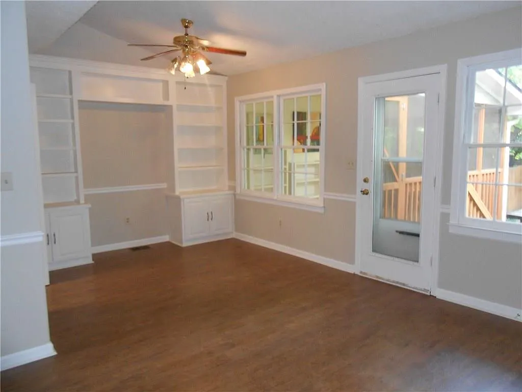 3 bed, 2.5 bath, 1624 sqft, $2,025 — Photo 4