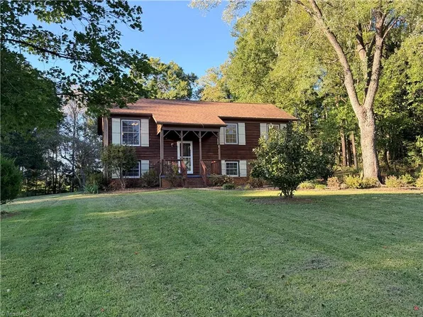 165 Country Ln, Millers Creek, NC 28651