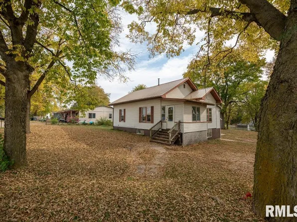 300 N Adams St, Manito, IL 61546
