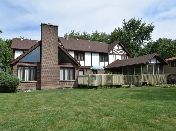182 Raven Ln, Bloomingdale, IL 60108
