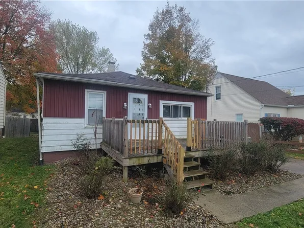 1292 Stratford St, Barberton, OH 44203