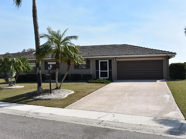 102 Wintersong Ln — Photo 1