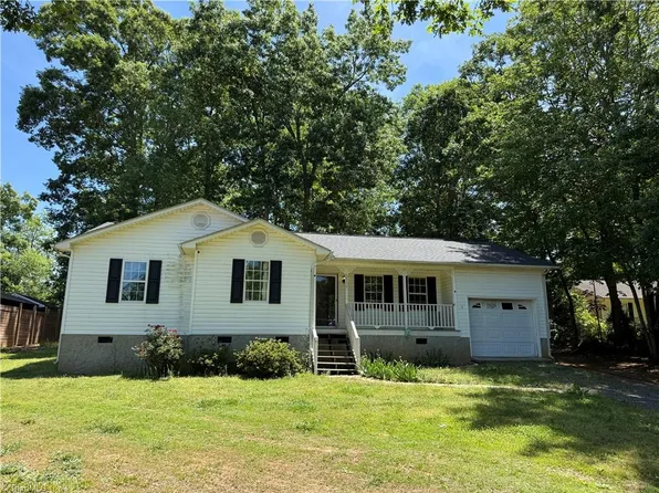 1717 Lantern Dr, Asheboro, NC 27205