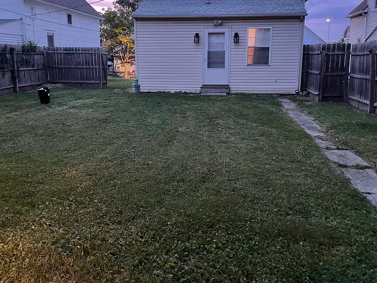 343 Oconnell St — Photo 1