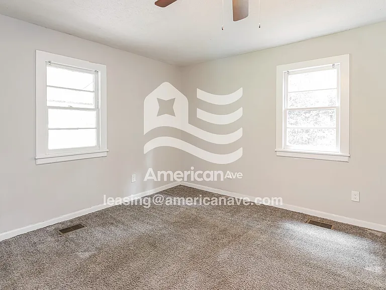 1268477_007_main_bedroom_7.jpg