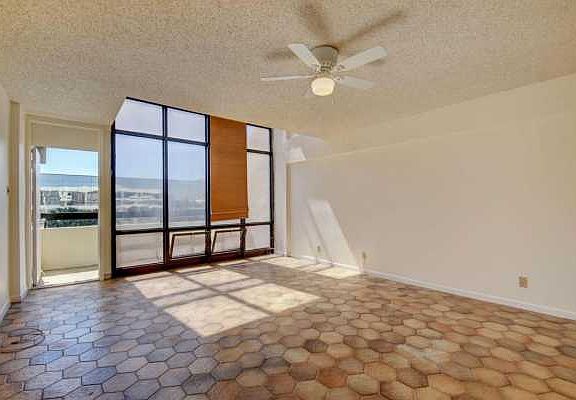 Home For Sale In Pointe South