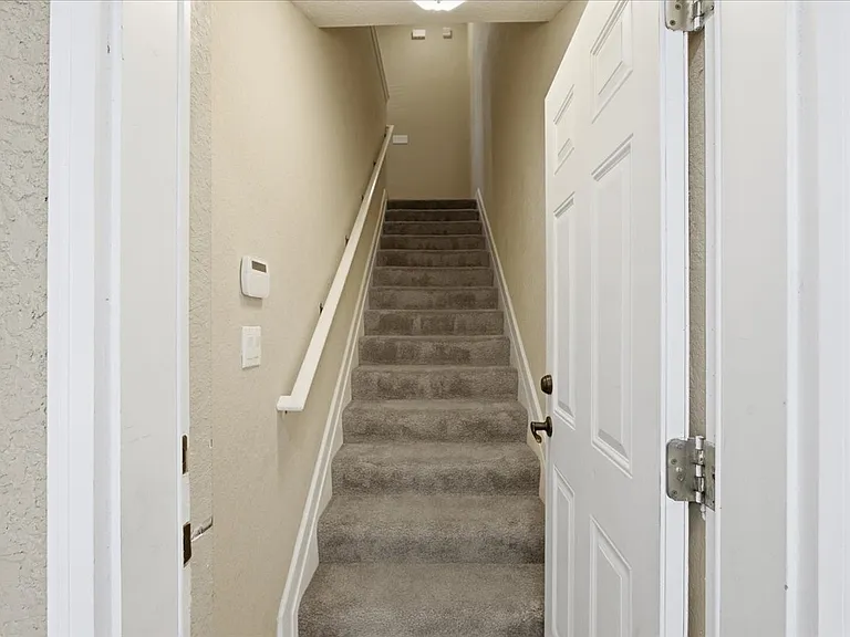 290 Westlawn Dr — Photo 6