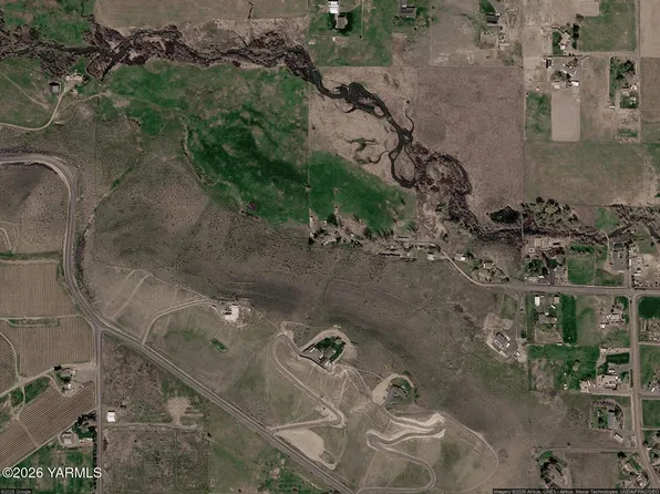 710 Adobe Way, Selah, WA 98942