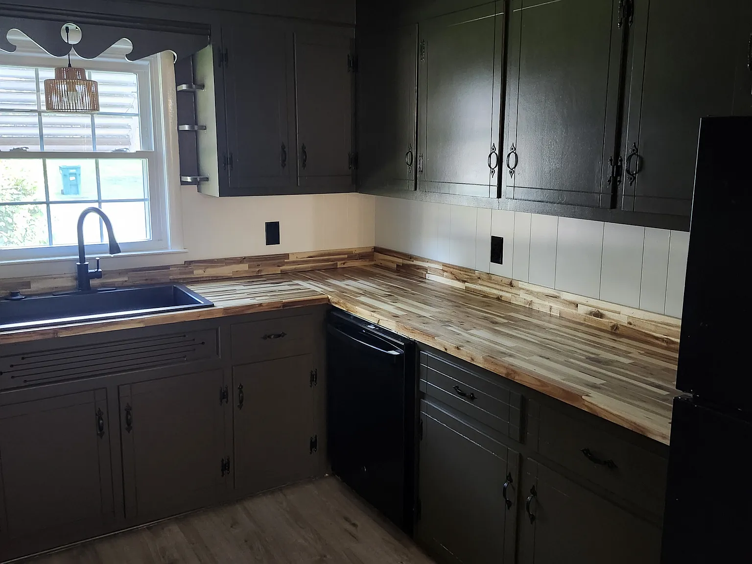 4 bed, 2468 sqft, $1,975 — Photo 3