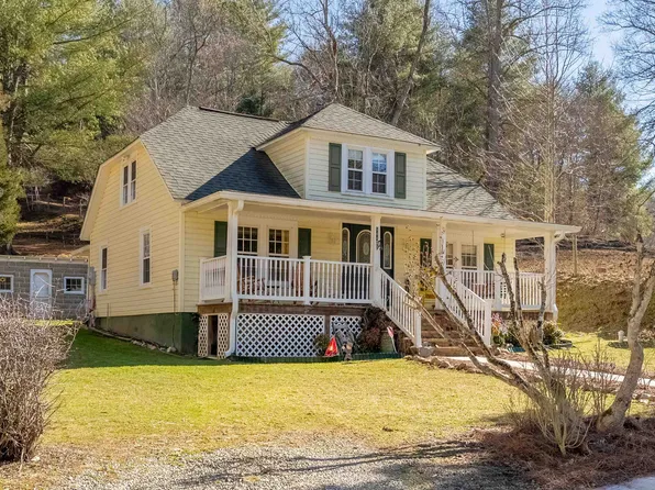 544 Rivercross Ln, Galax, VA 24333