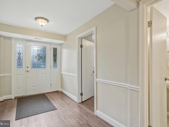 3rd image of 8117 Oaklake Ct