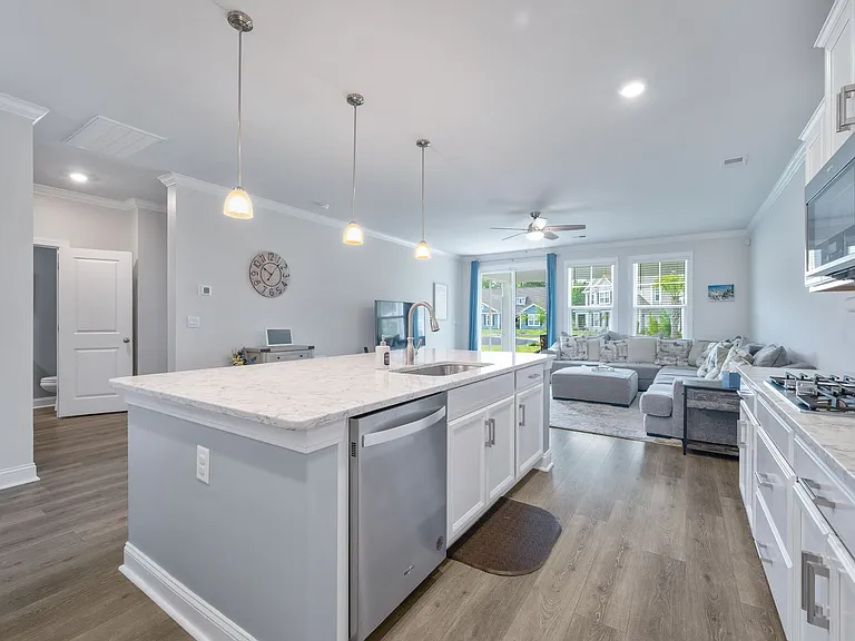 1339 Bermuda Grass Dr — Photo 2