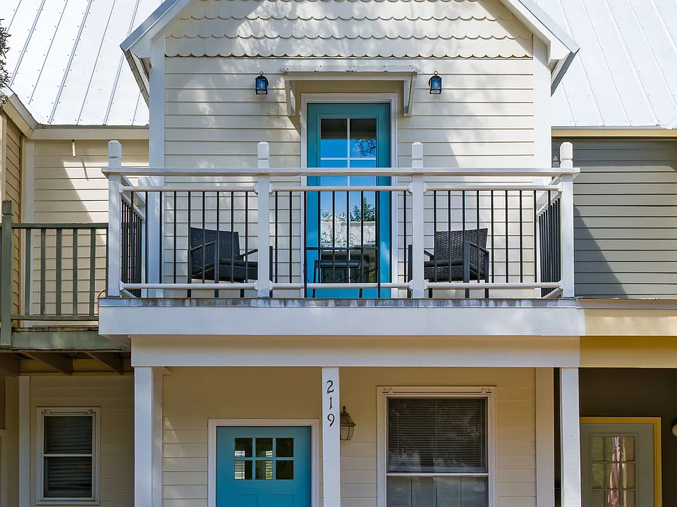 219 Cevallos St #219