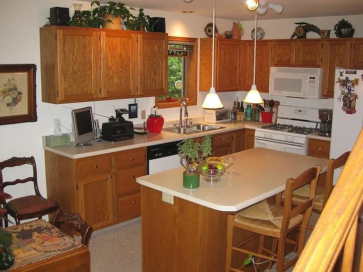 Kitchen w/Island