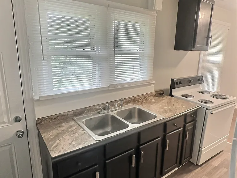 3215 Old Greensboro Rd — Photo 2
