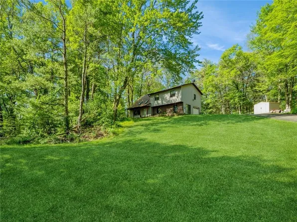 9 Creekside Lane, Pleasant Valley, NY 12569