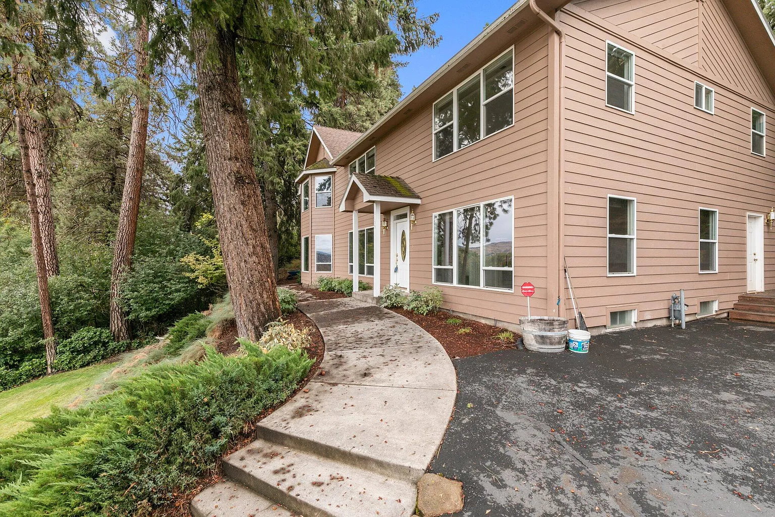 1155 Lakeshore Dr photo 1