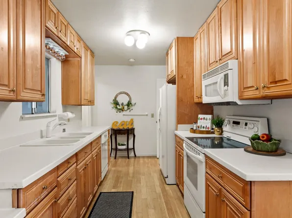 1261 Deerwood Drive, Ukiah, CA 95482