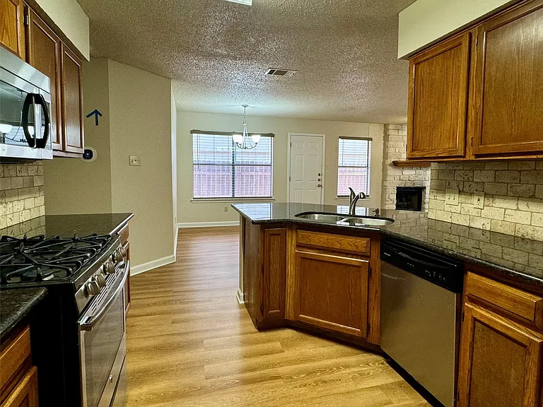 8628 Piney Creek Bnd — Photo 5