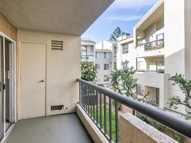 5500 Owensmouth Ave #216-P229 — Photo 11
