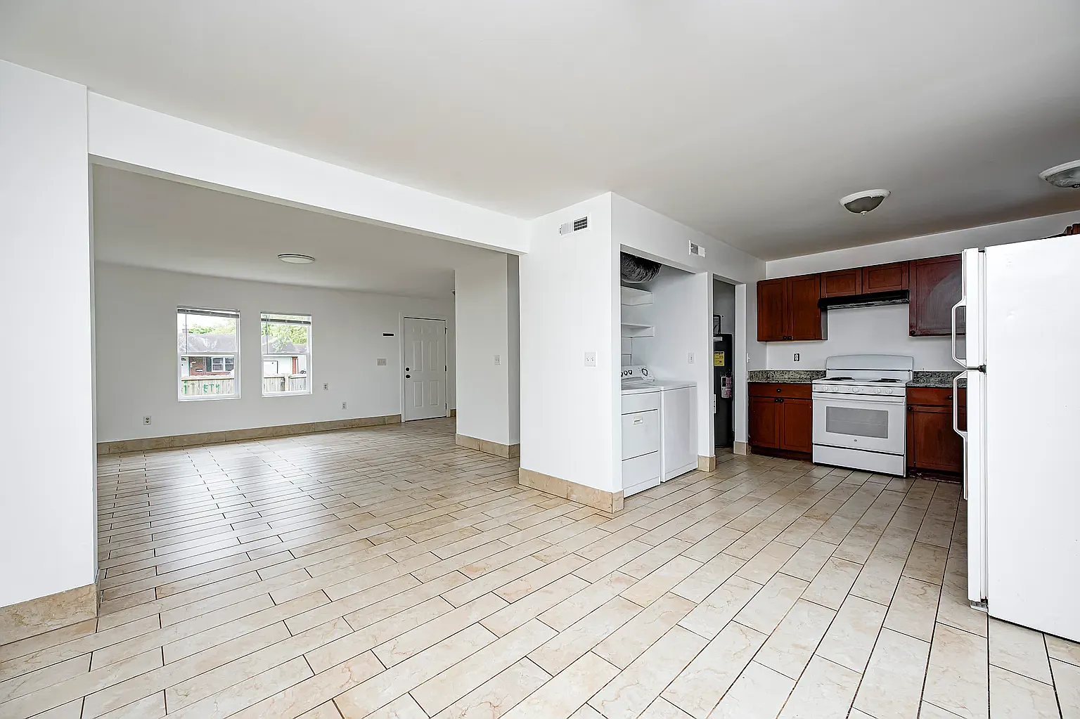 4 bed, 1320 sqft, $1,450 — Photo 4