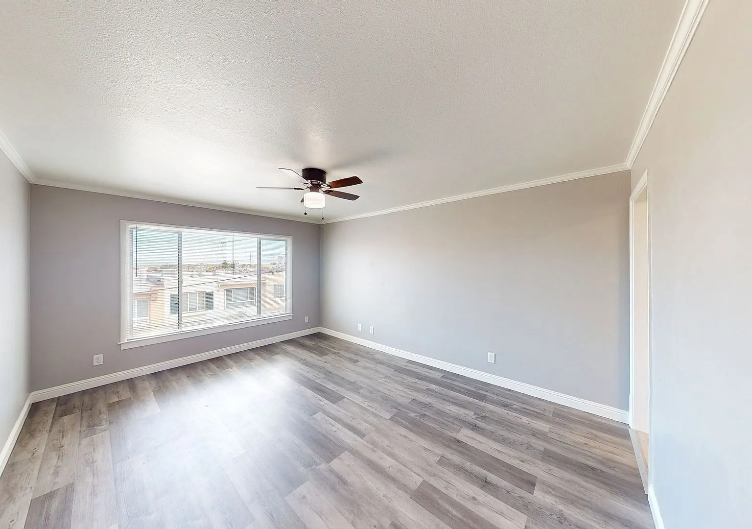 501 Velasco Ave — Photo 2