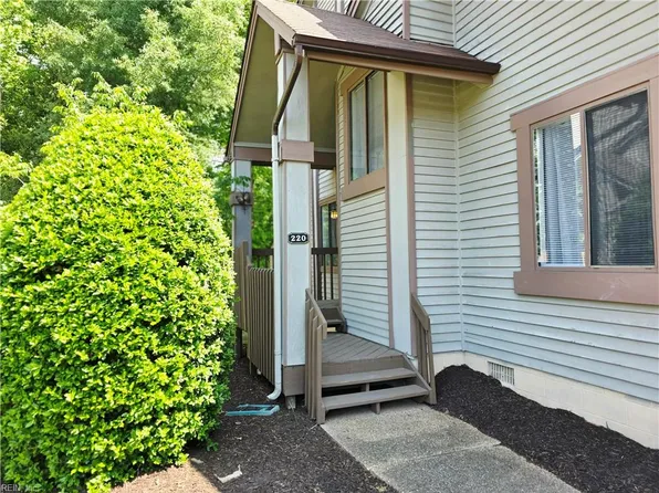 220 Misty Pointe Ln, Newport News, VA 23603